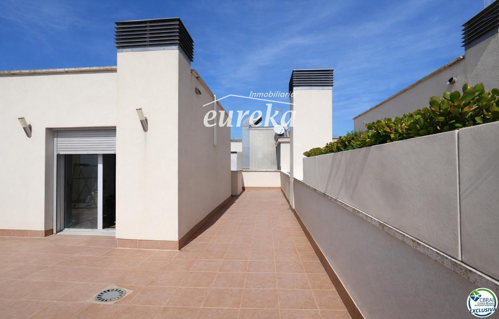 Flat for Sale in Roses