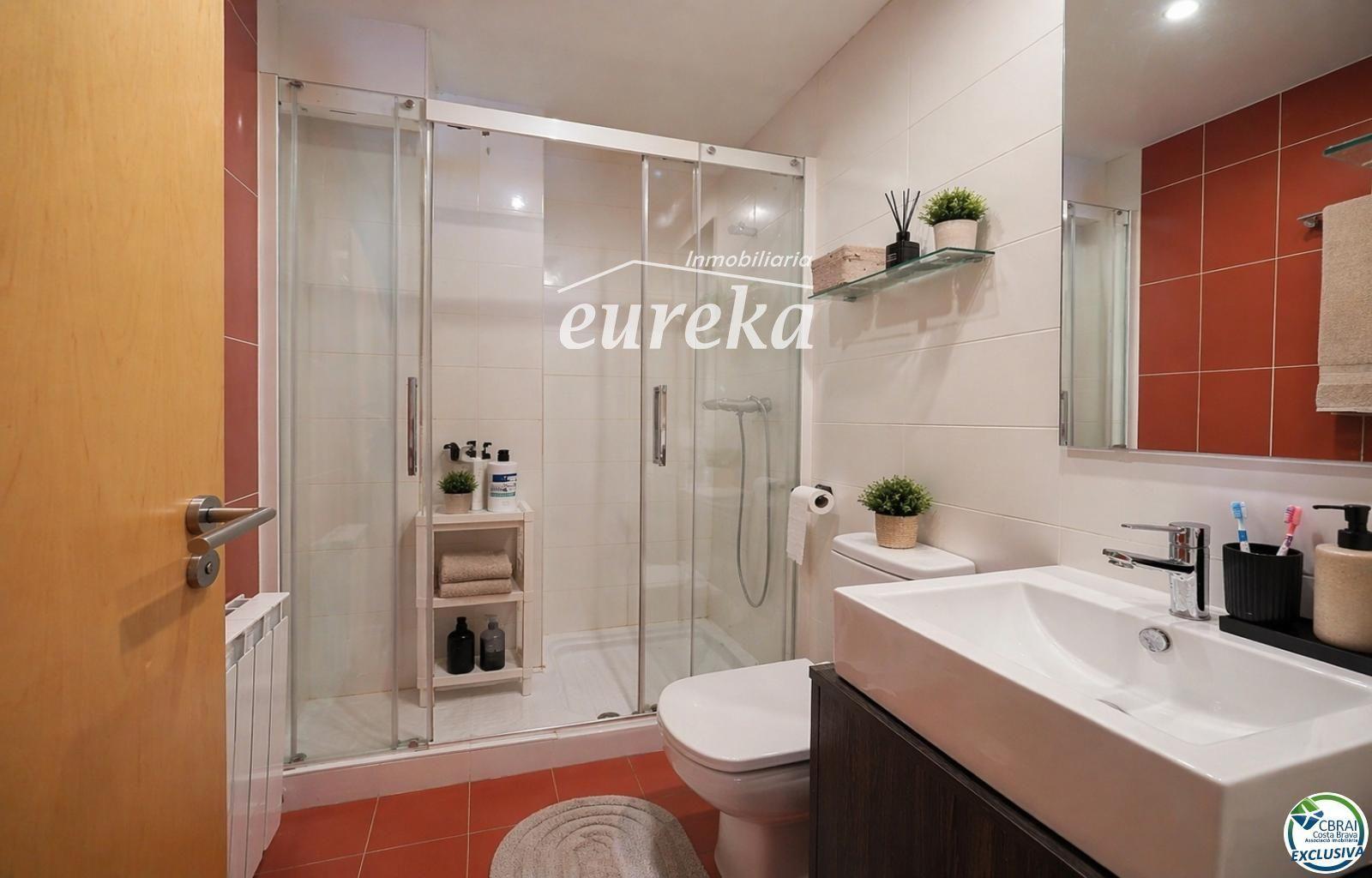Flat for Sale in Roses