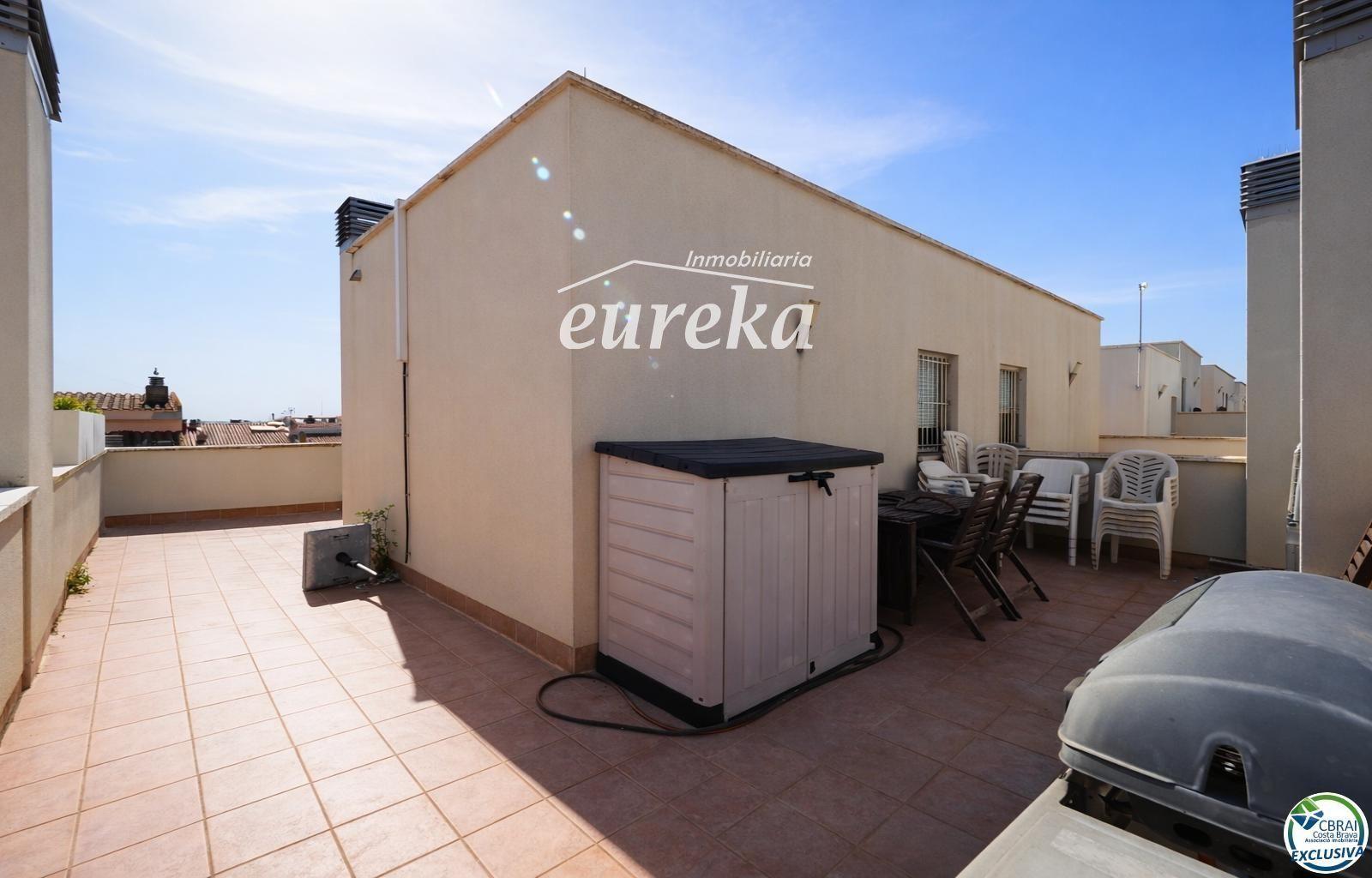 Flat for Sale in Roses