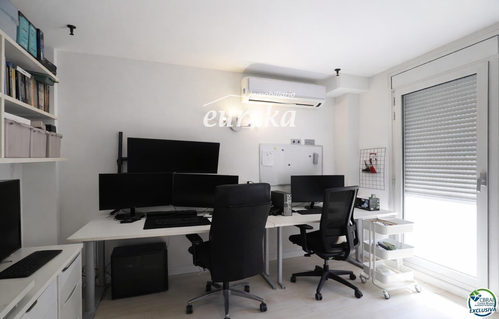 Flat for Sale in Roses