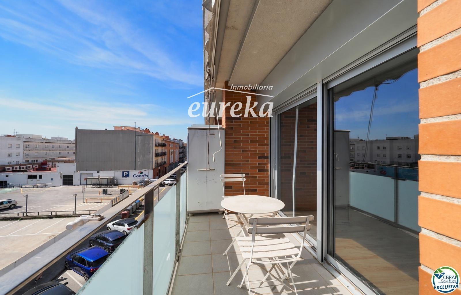 Flat for Sale in Roses