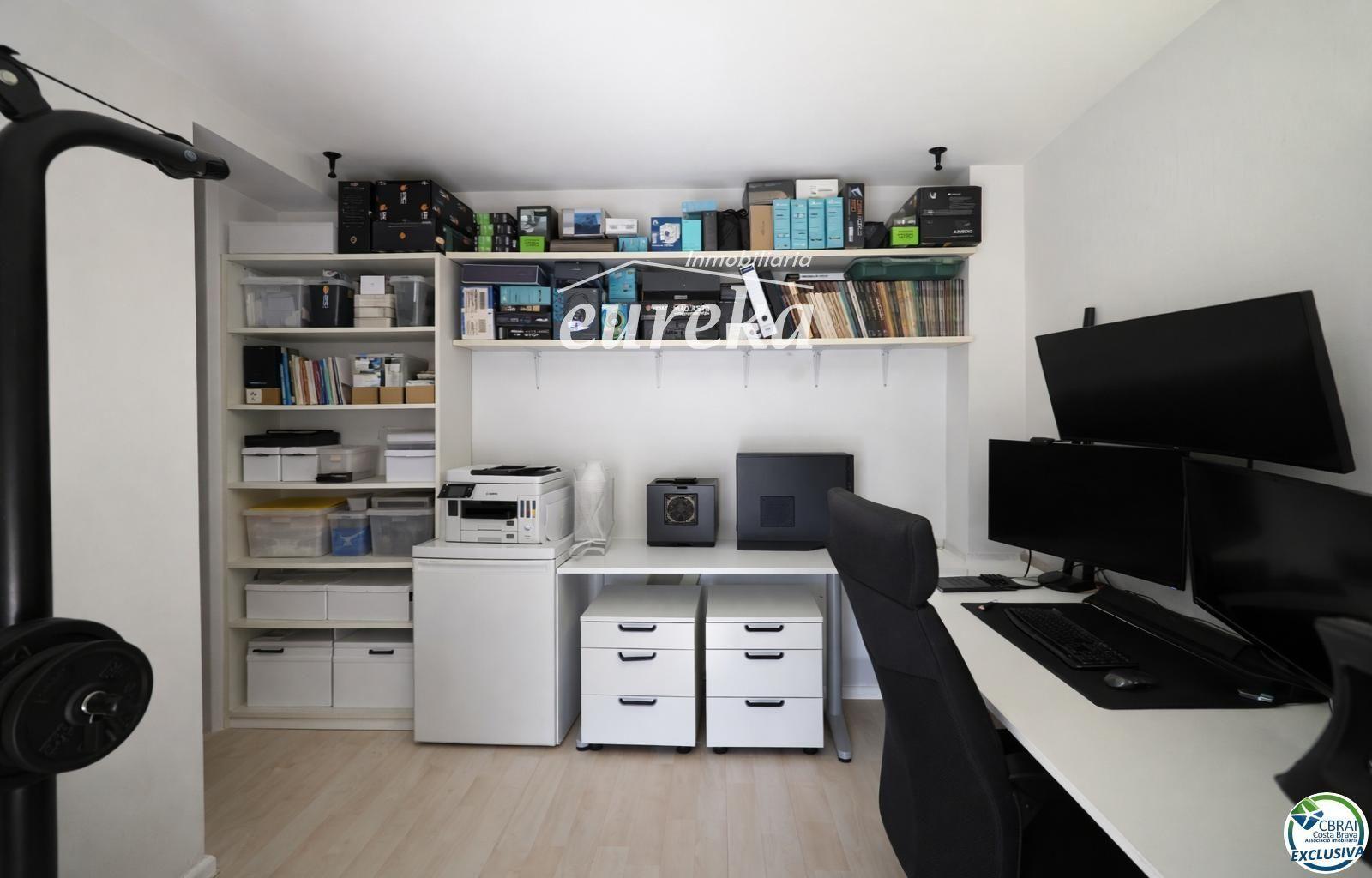 Flat for Sale in Roses