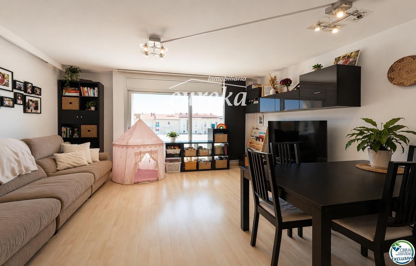 Flat for Sale in Roses