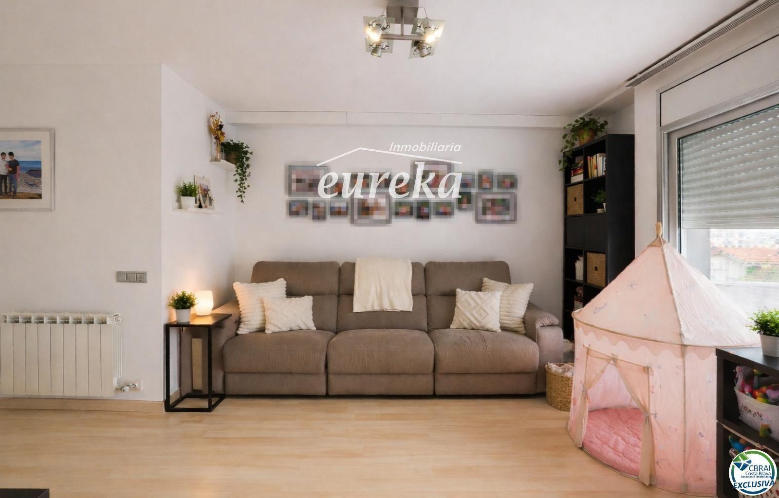 Flat for Sale in Roses