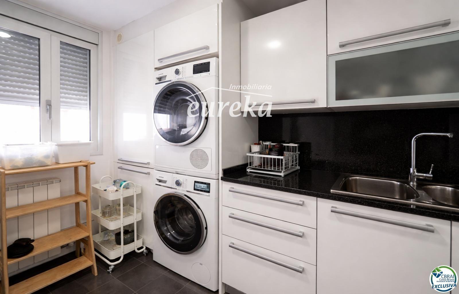 Flat for Sale in Roses