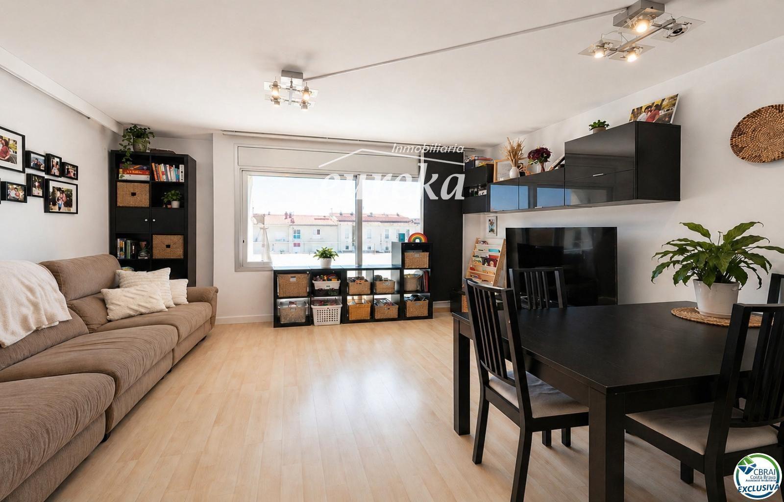 Flat for Sale in Roses