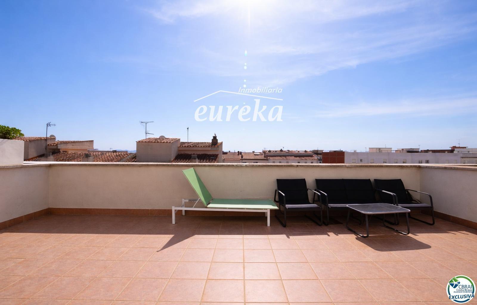 Flat for Sale in Roses