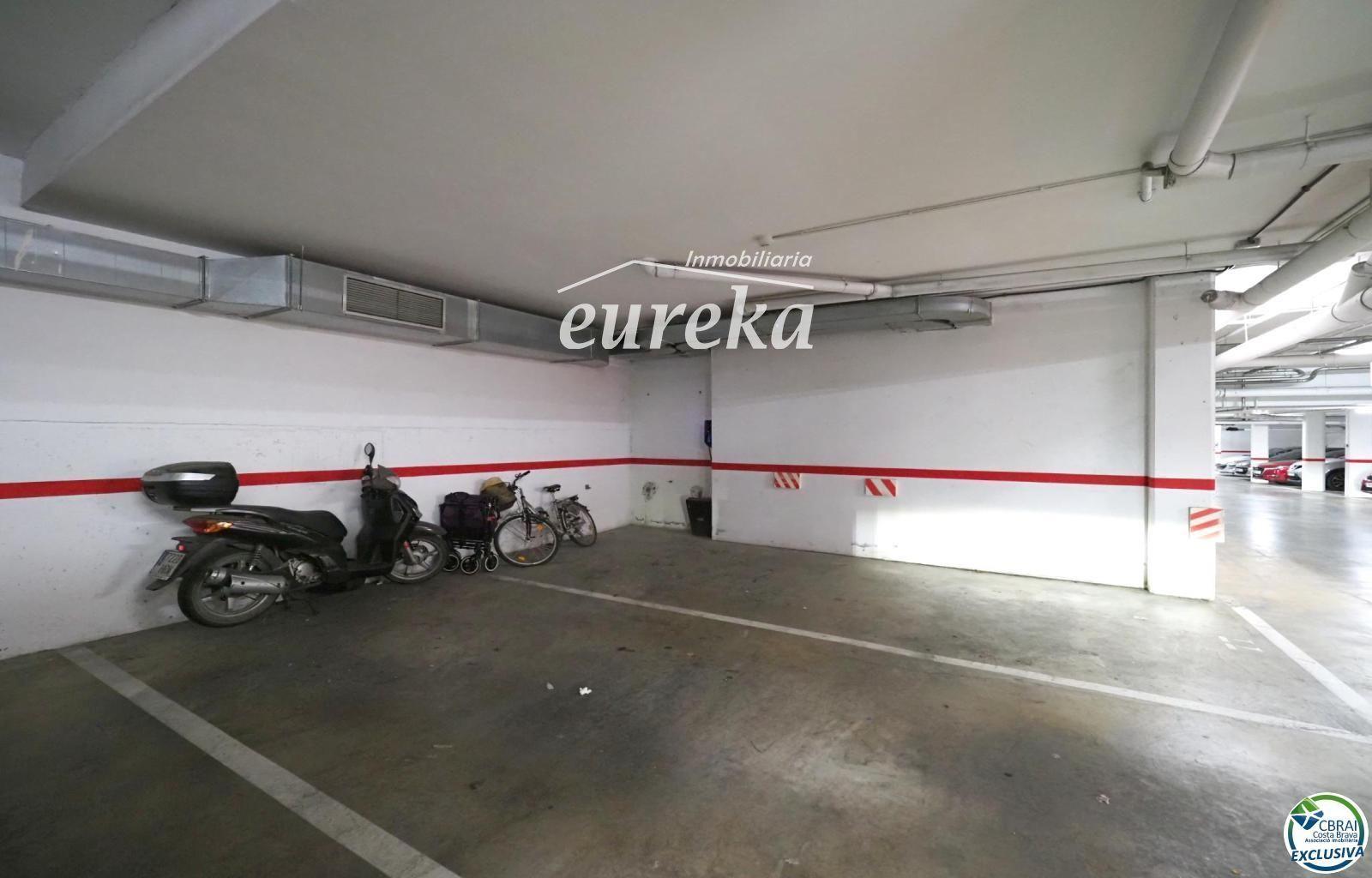 Flat for Sale in Roses