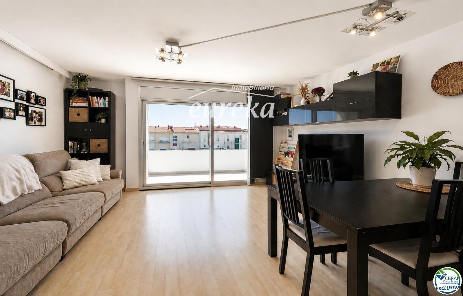 Flat for Sale in Roses
