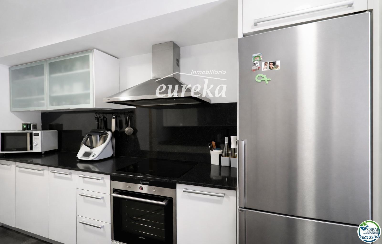 Flat for Sale in Roses