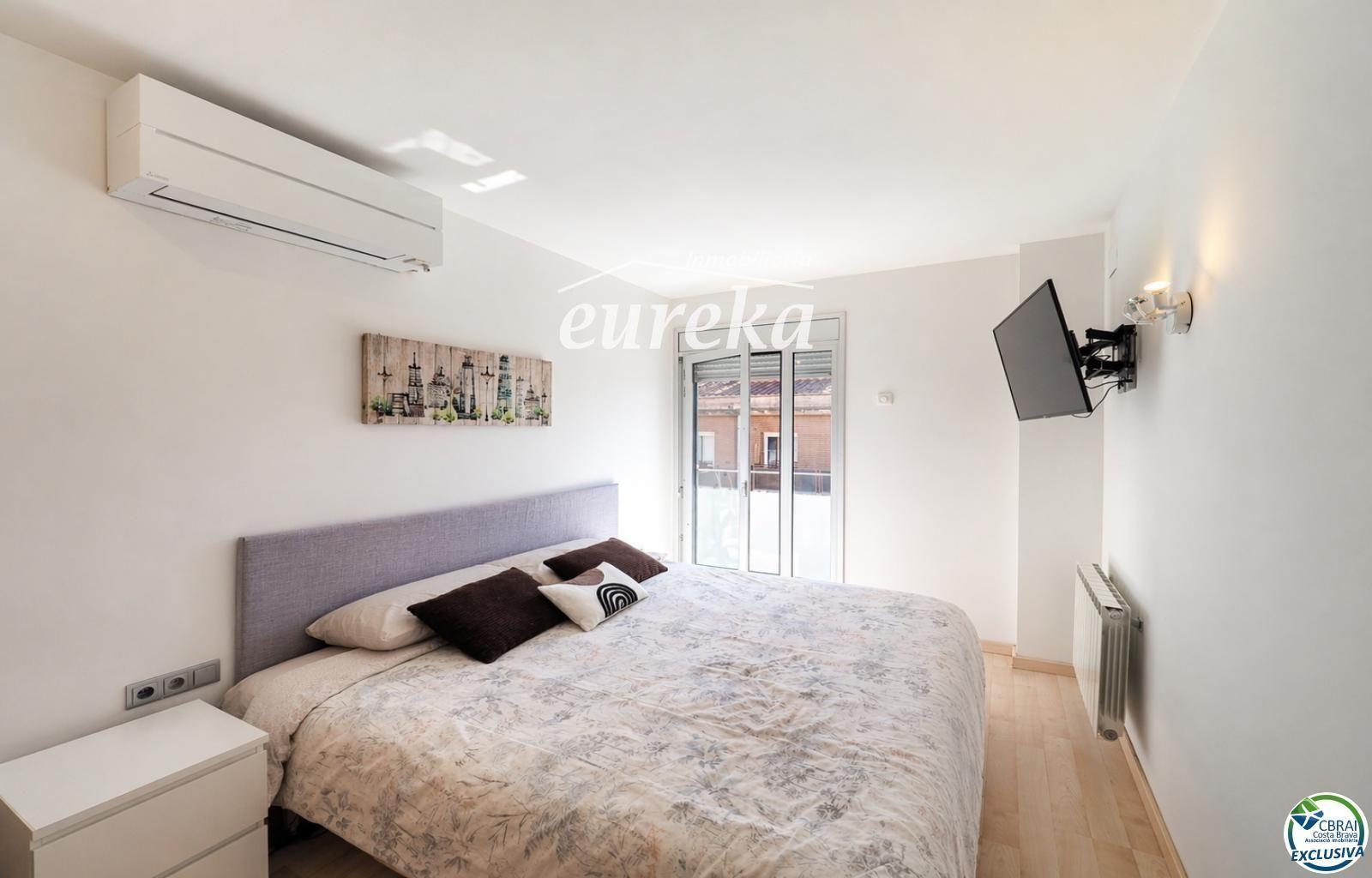 Flat for Sale in Roses