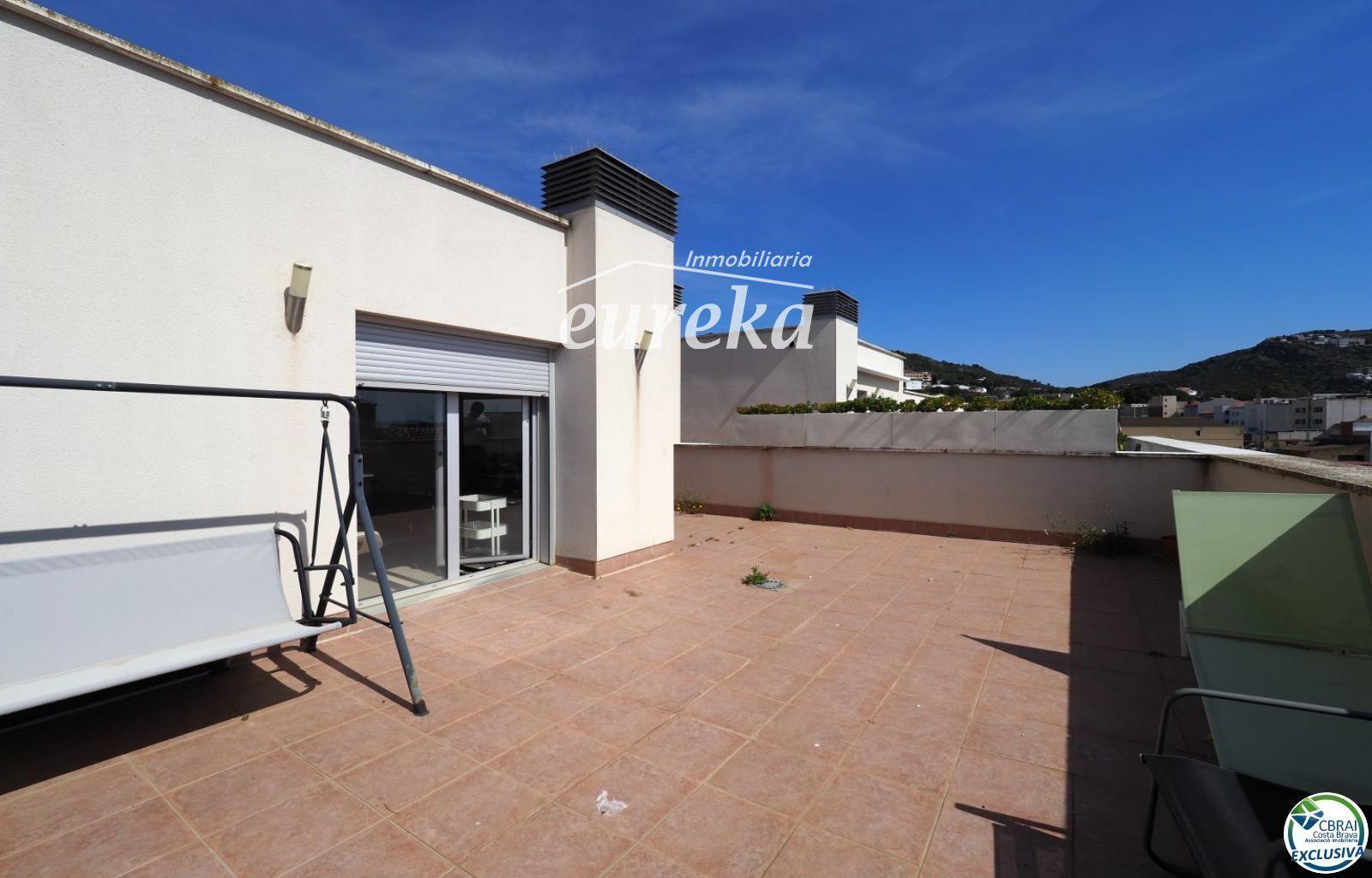 Flat for Sale in Roses