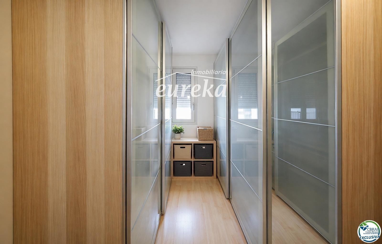 Flat for Sale in Roses