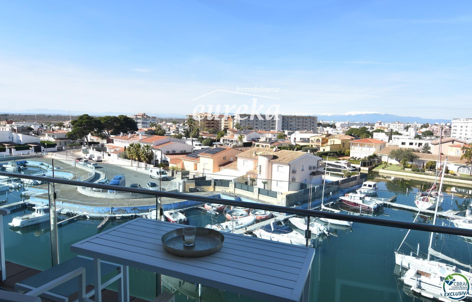 Flat for Sale in Roses