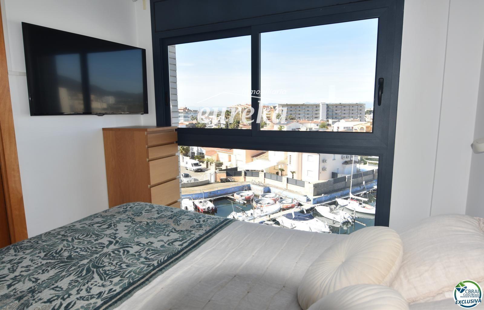 Flat for Sale in Roses