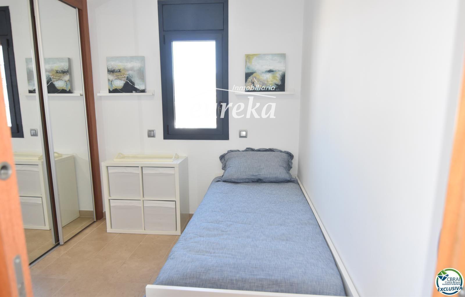 Flat for Sale in Roses
