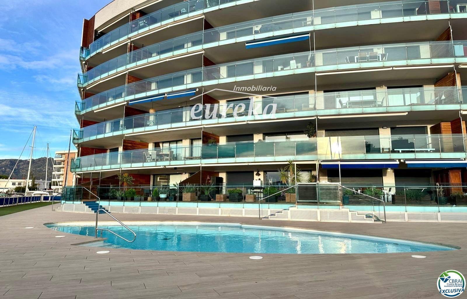 Flat for Sale in Roses