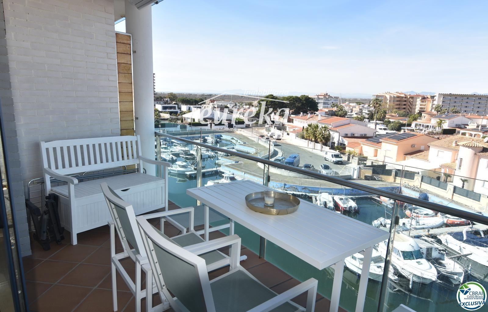 Flat for Sale in Roses