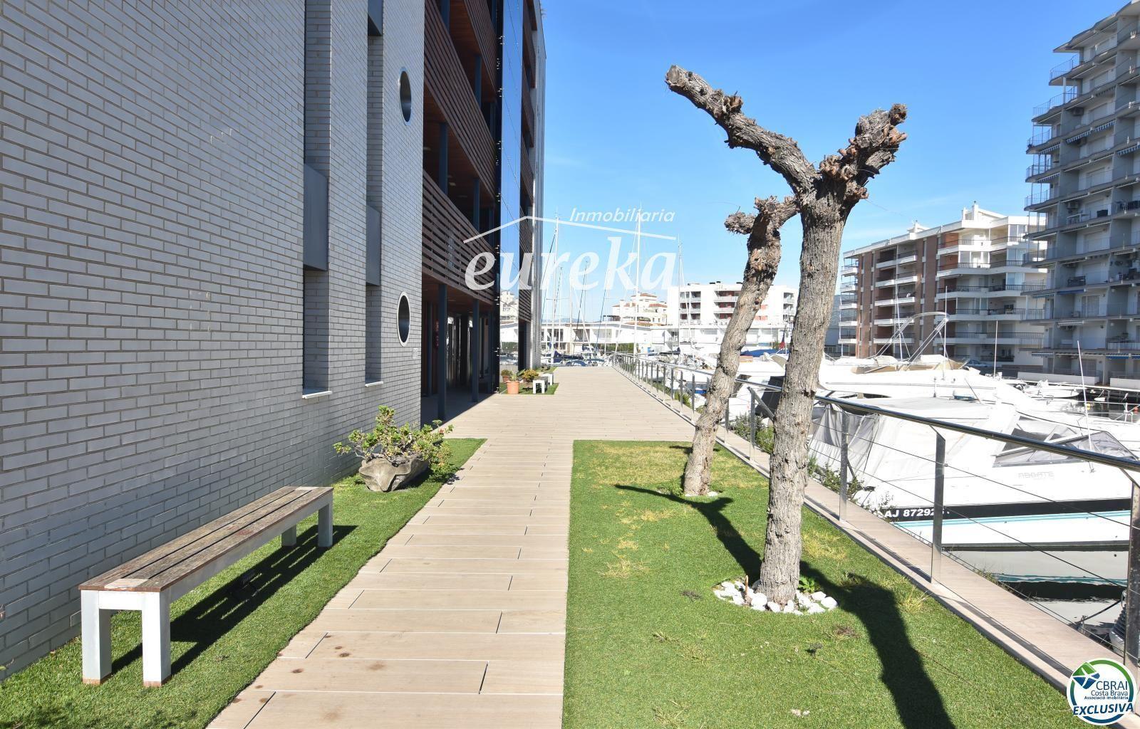 Flat for Sale in Roses