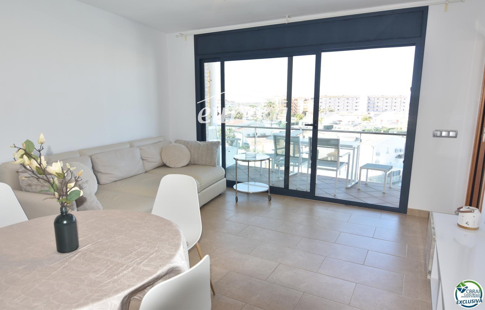Flat for Sale in Roses