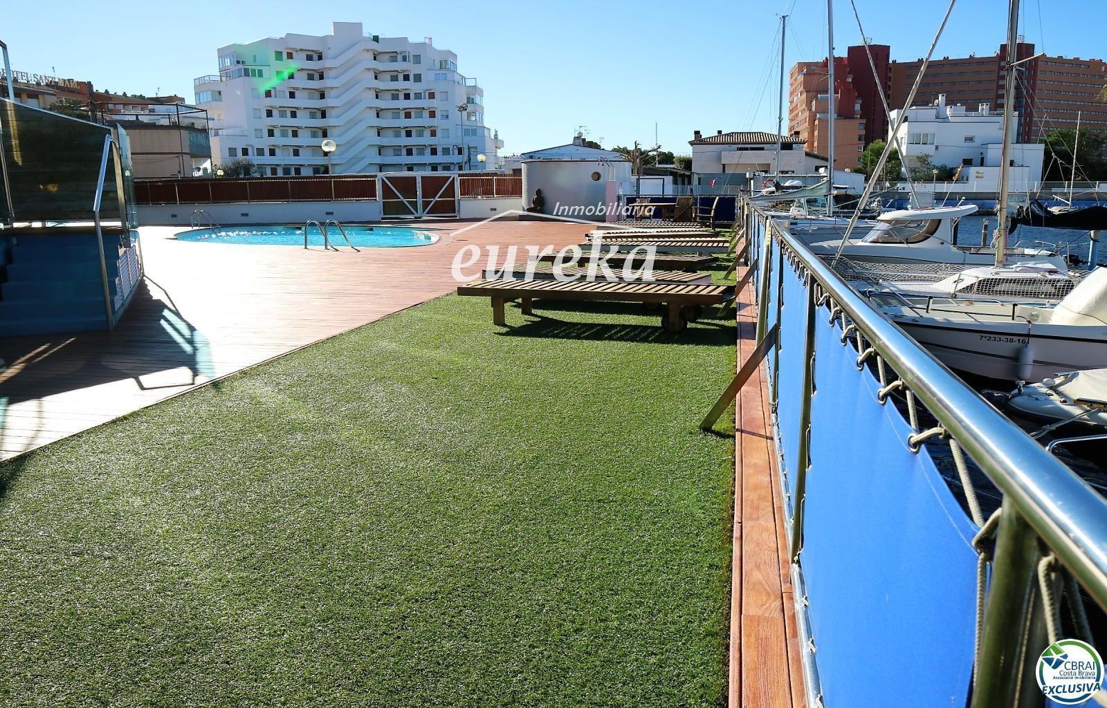Flat for Sale in Roses