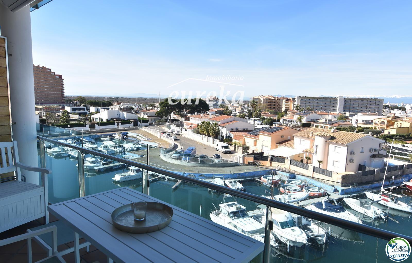 Flat for Sale in Roses
