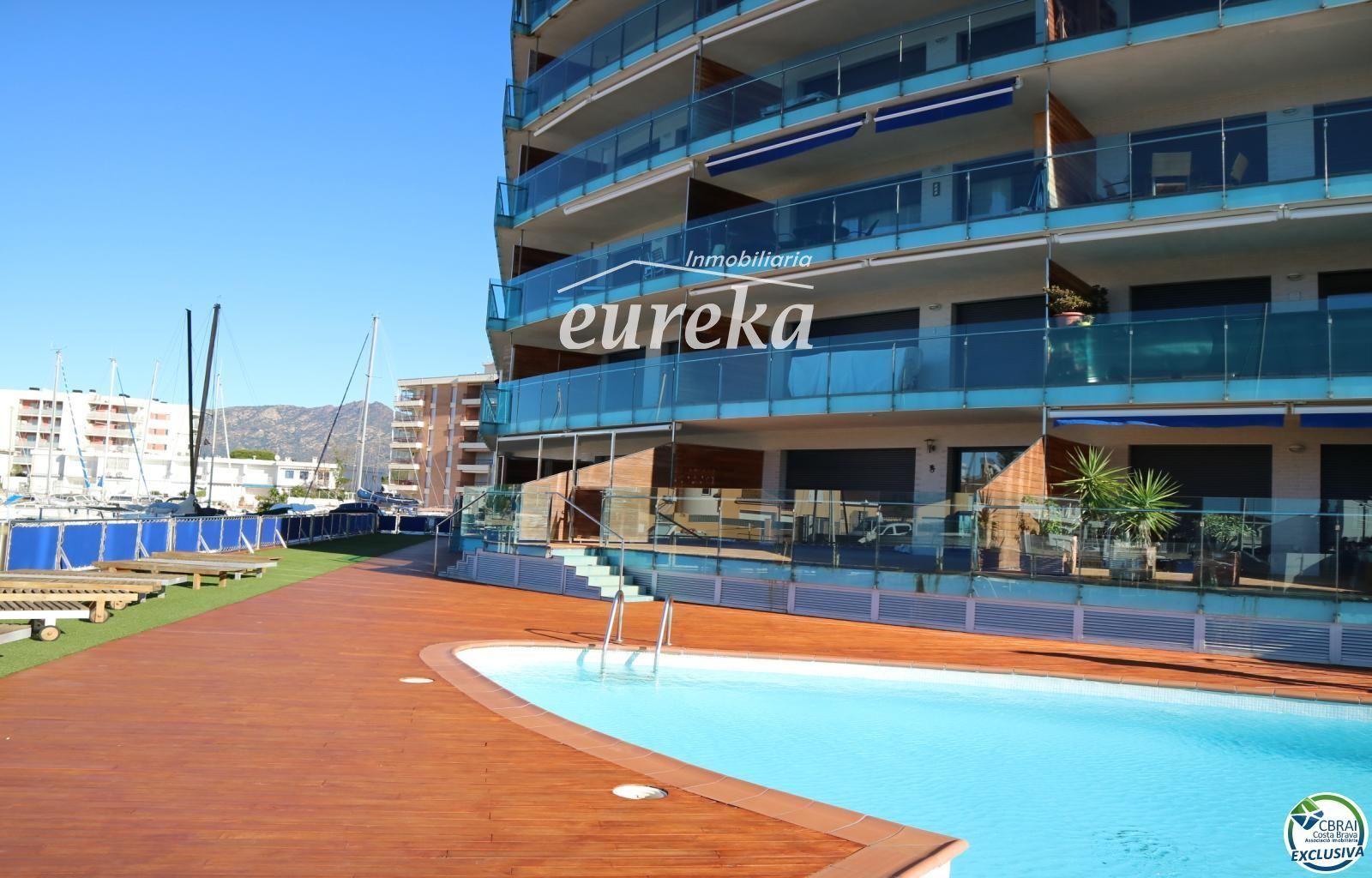 Flat for Sale in Roses
