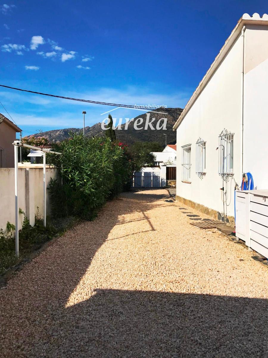 Chalet for Sale in Roses