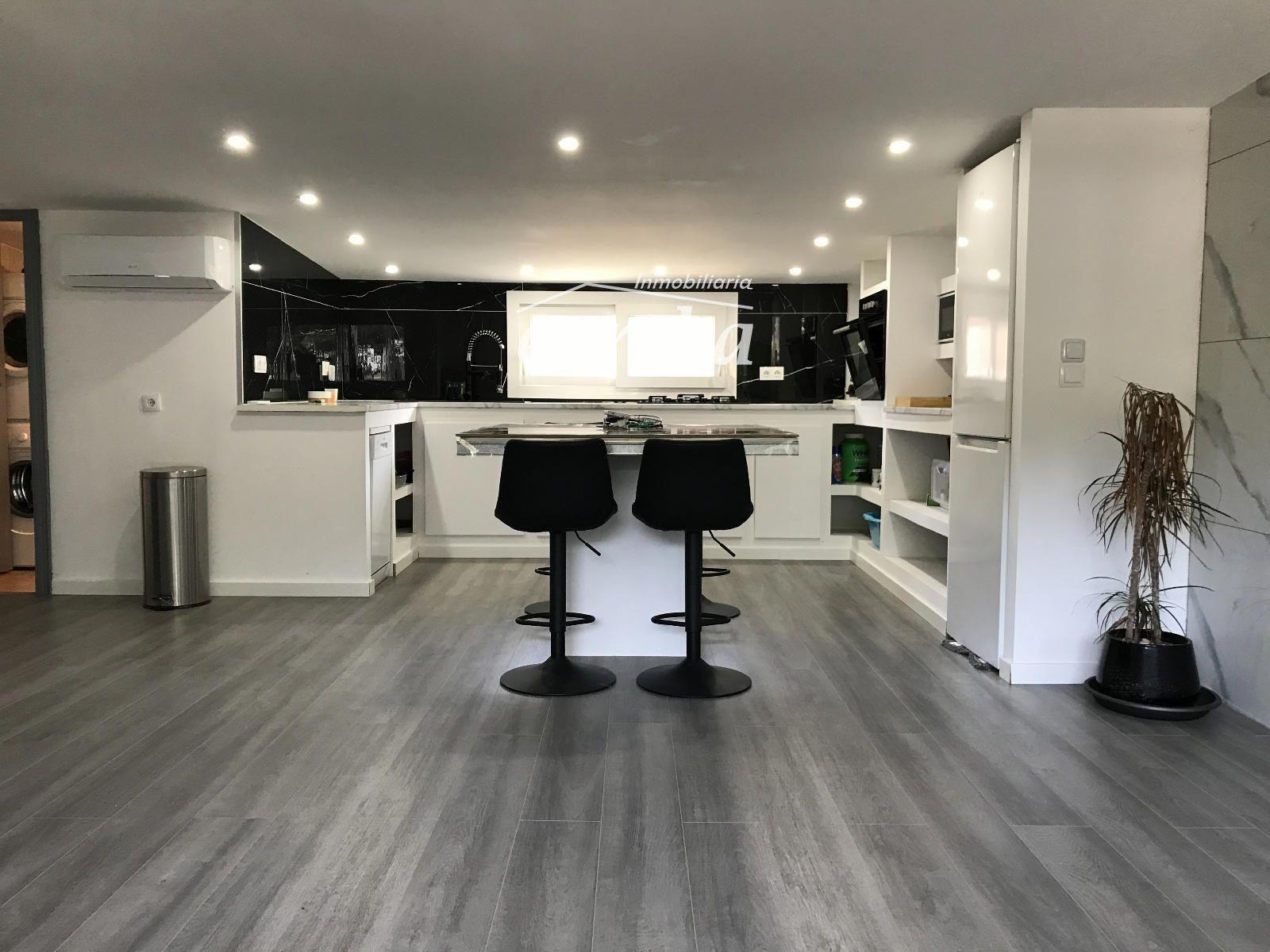 Premise for Sale in Roses