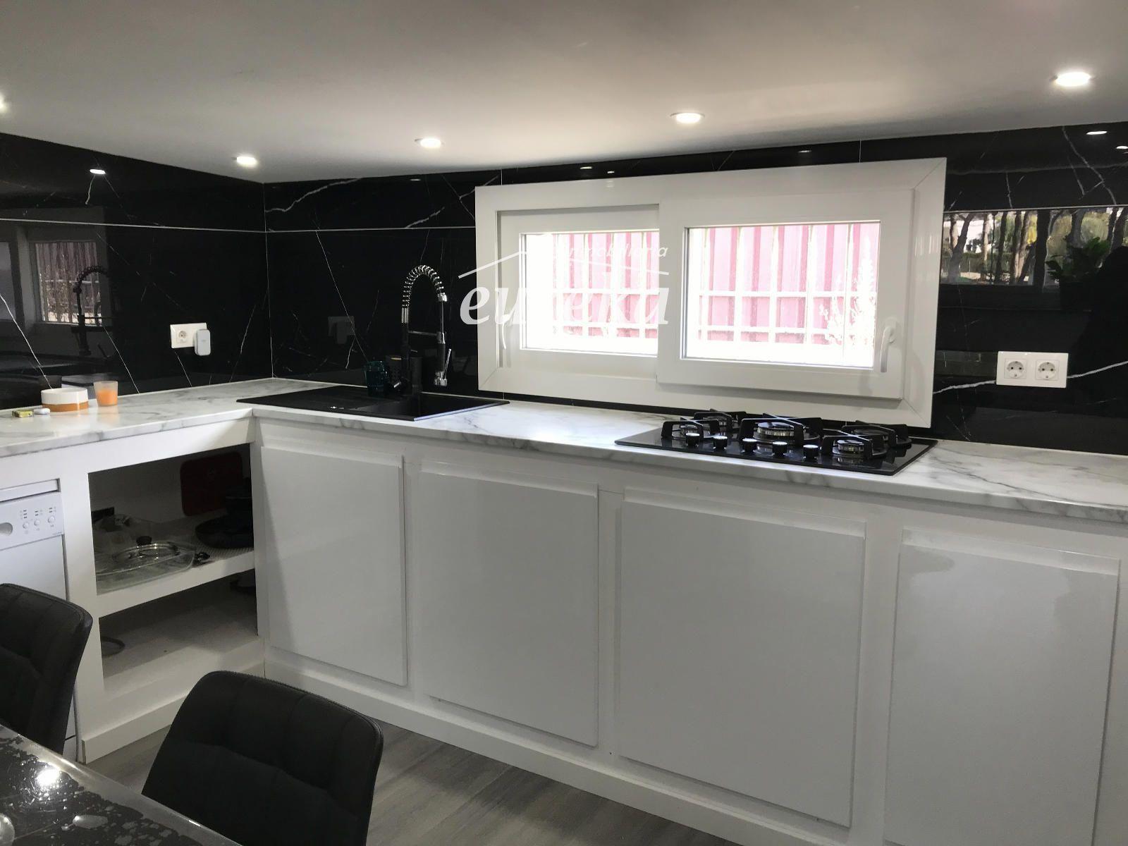 Premise for Sale in Roses