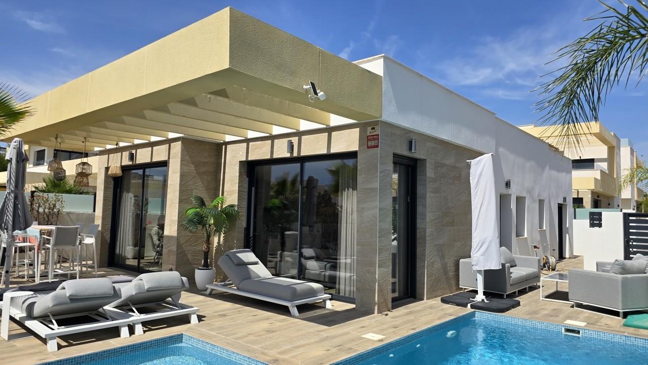 Villa en Venta en Los Montesinos