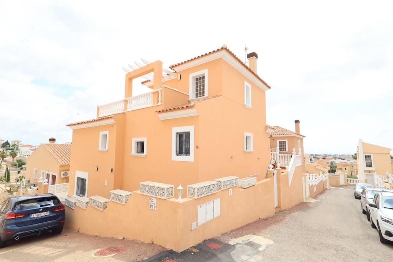 Villa for Sale in San Miguel de Salinas