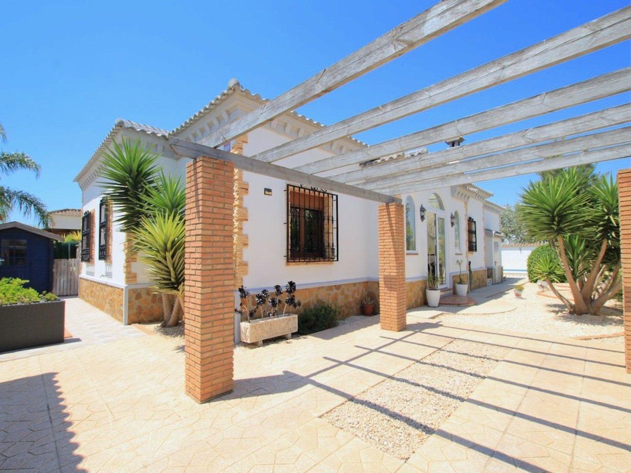 Villa for Sale in Formentera del Segura