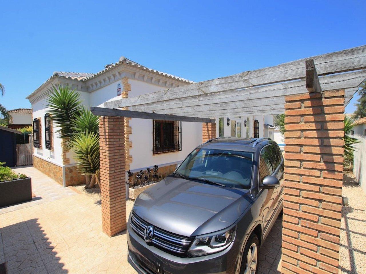 Villa for Sale in Formentera del Segura