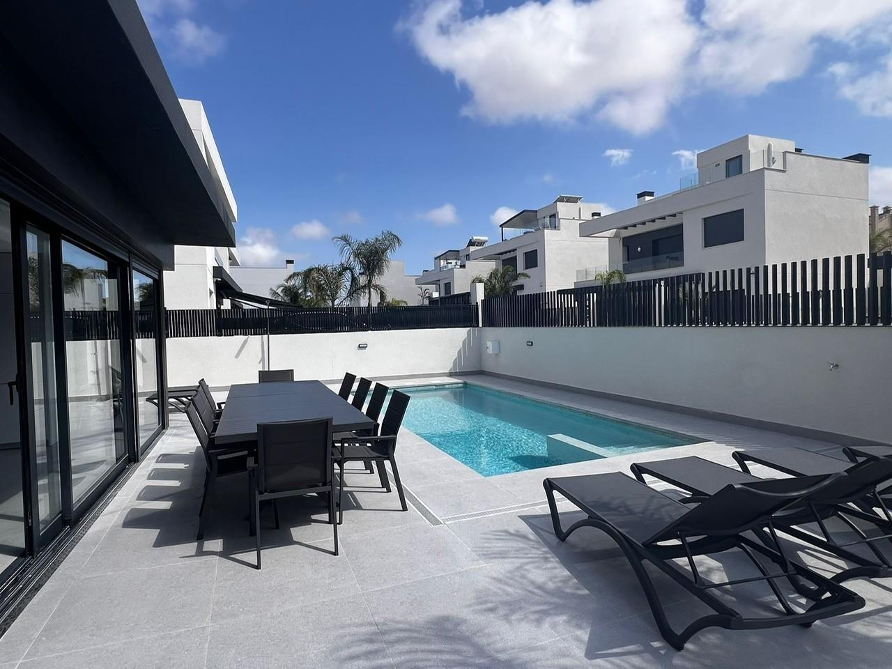 Villa for Sale in Algorfa