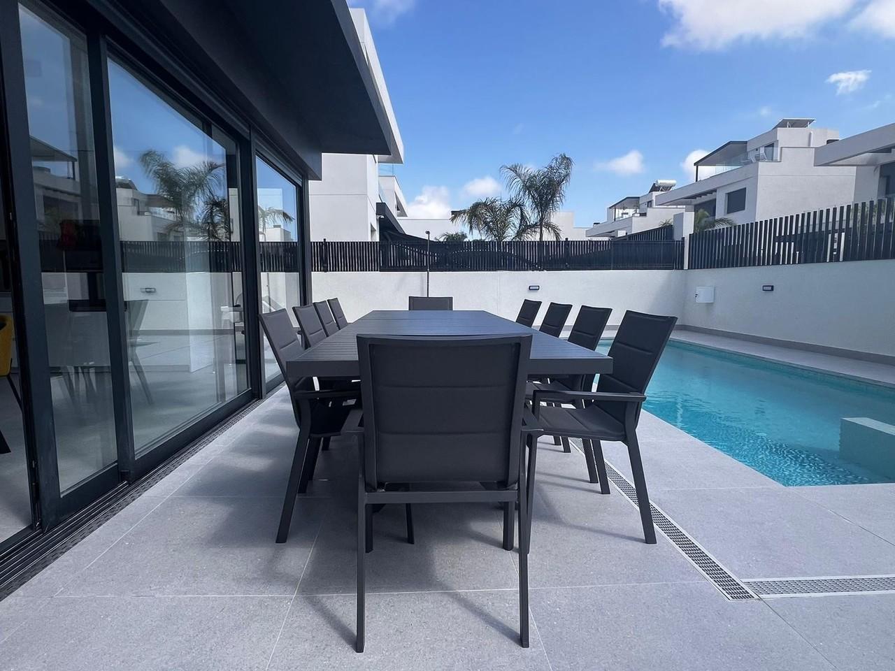 Villa for Sale in Algorfa