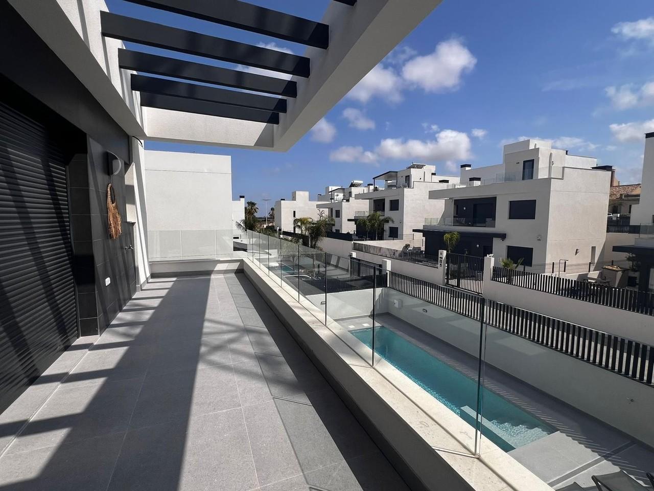 Villa for Sale in Algorfa