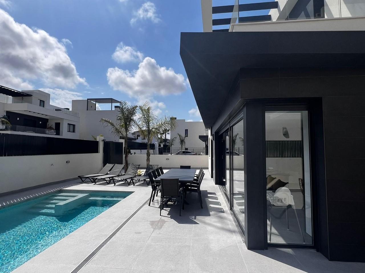 Villa for Sale in Algorfa