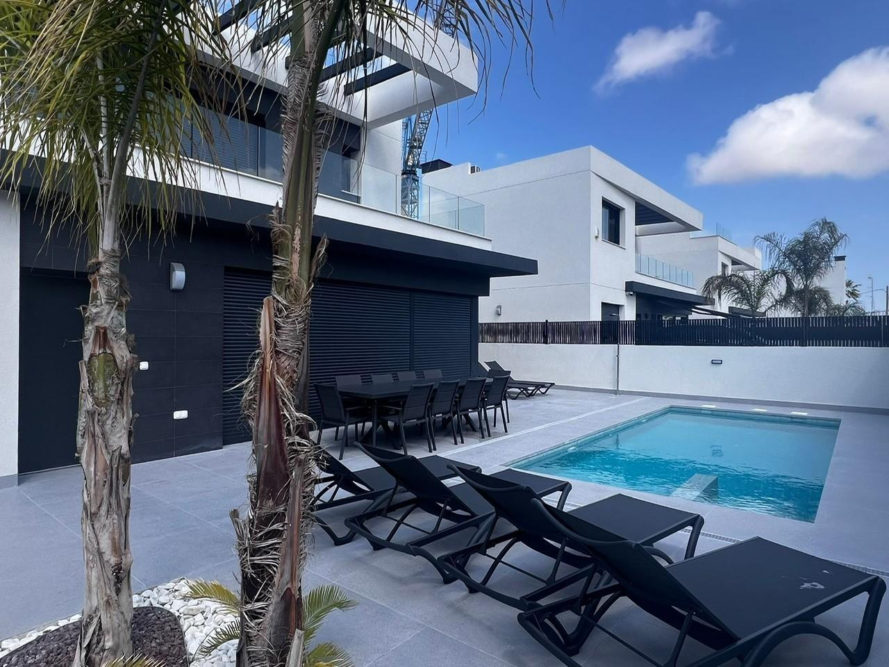 Villa for Sale in Algorfa