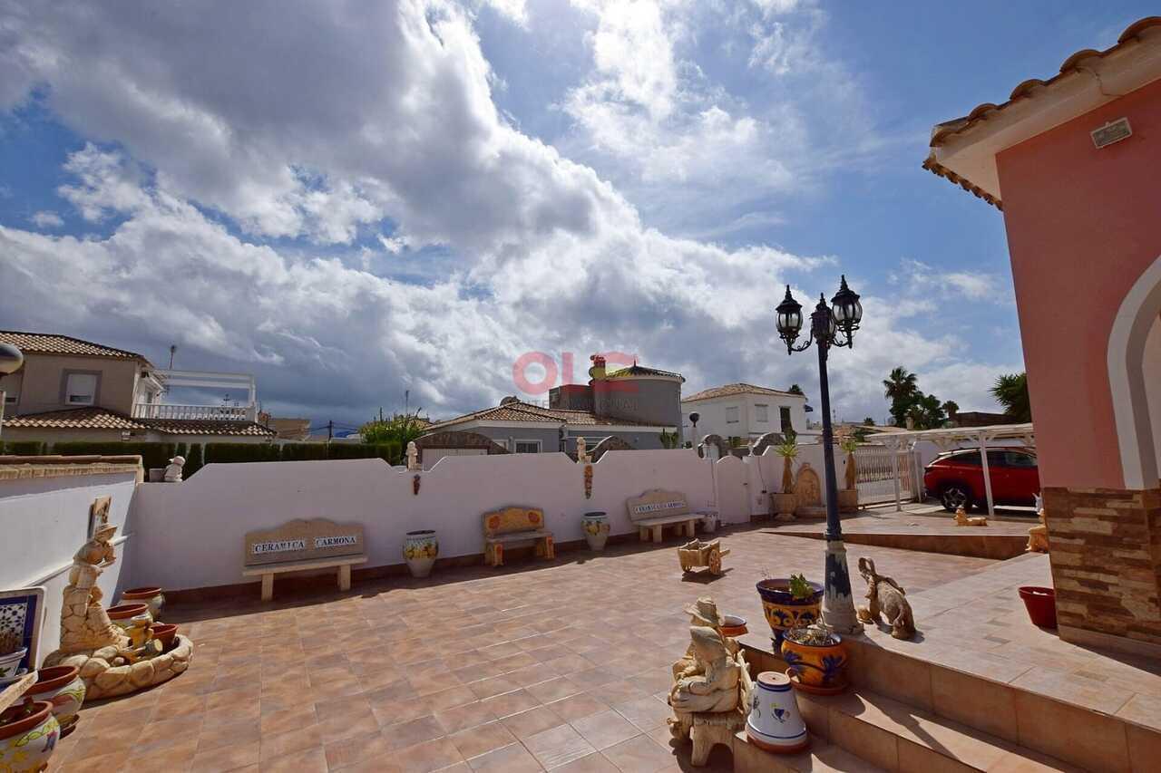 Villa en Venta en Orihuela