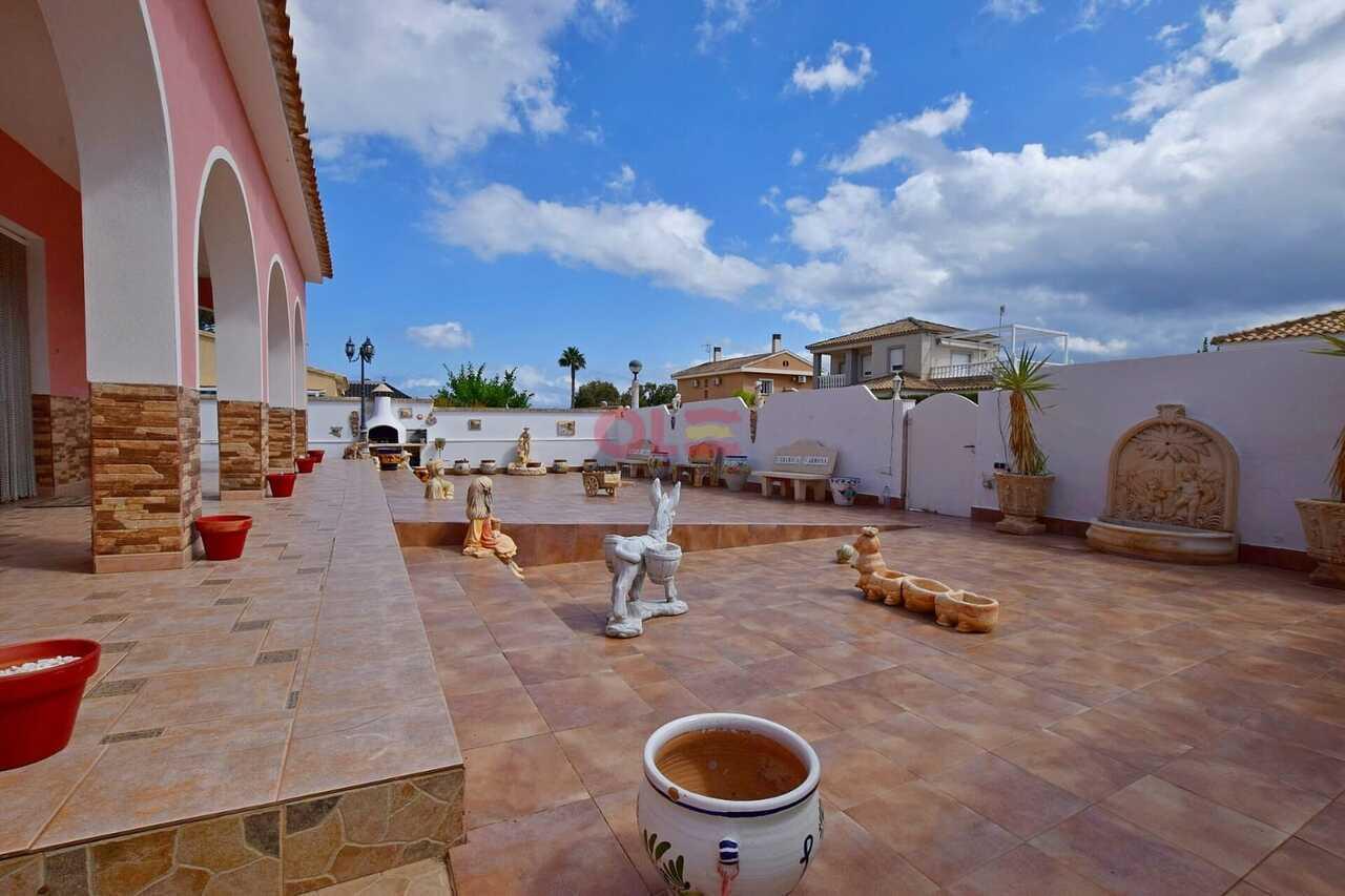 Villa en Venta en Orihuela