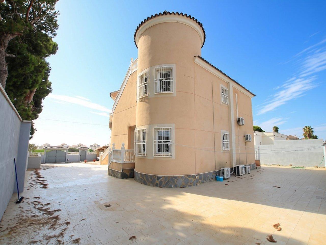 Villa en Venta en Orihuela