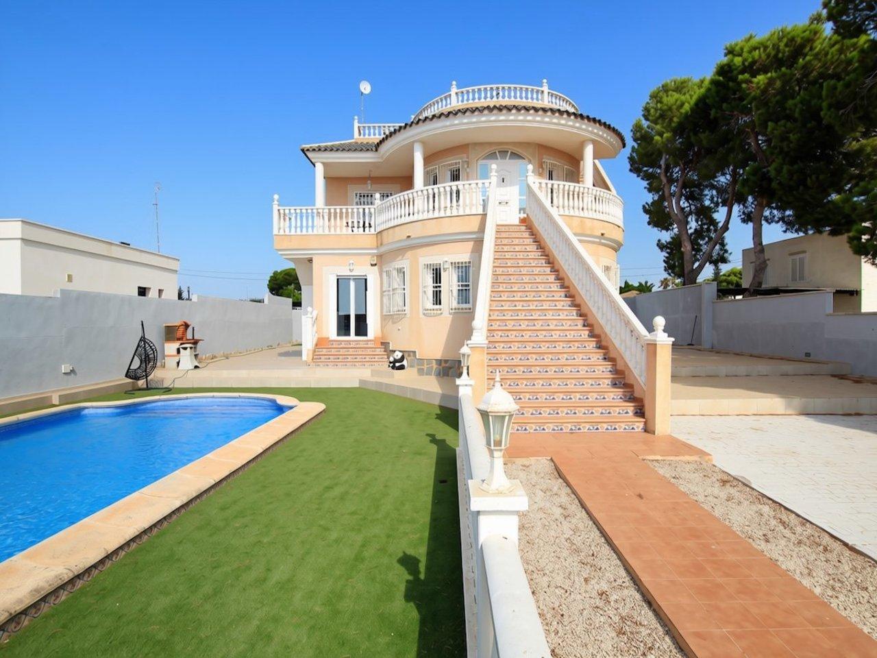 Villa en Venta en Orihuela