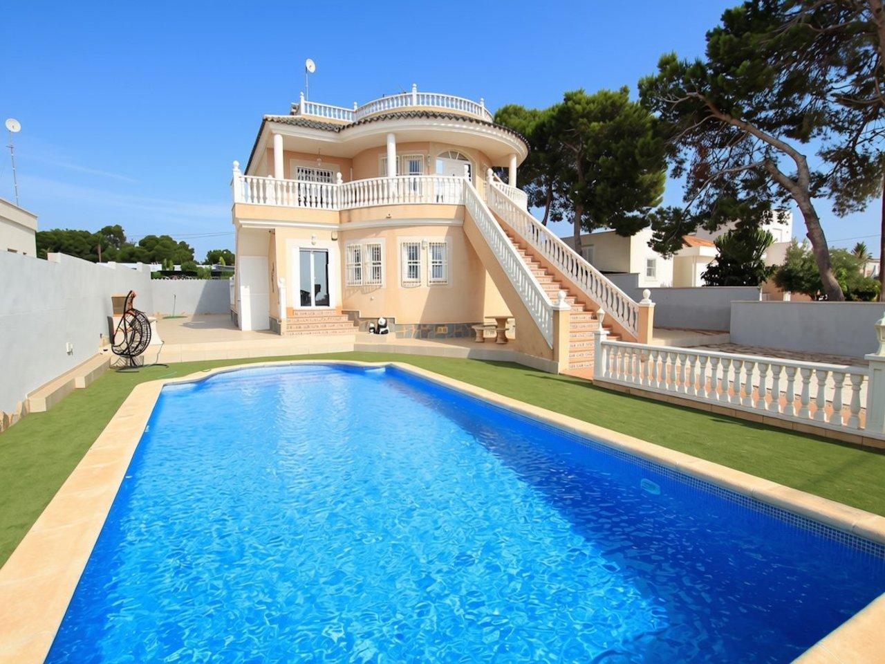 Villa en Venta en Orihuela