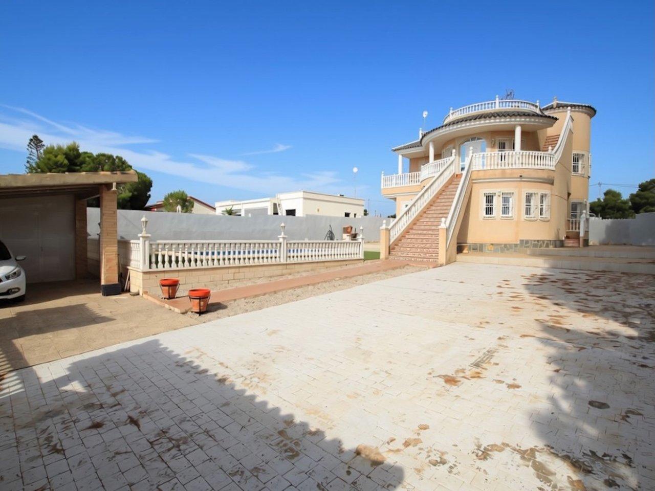 Villa en Venta en Orihuela