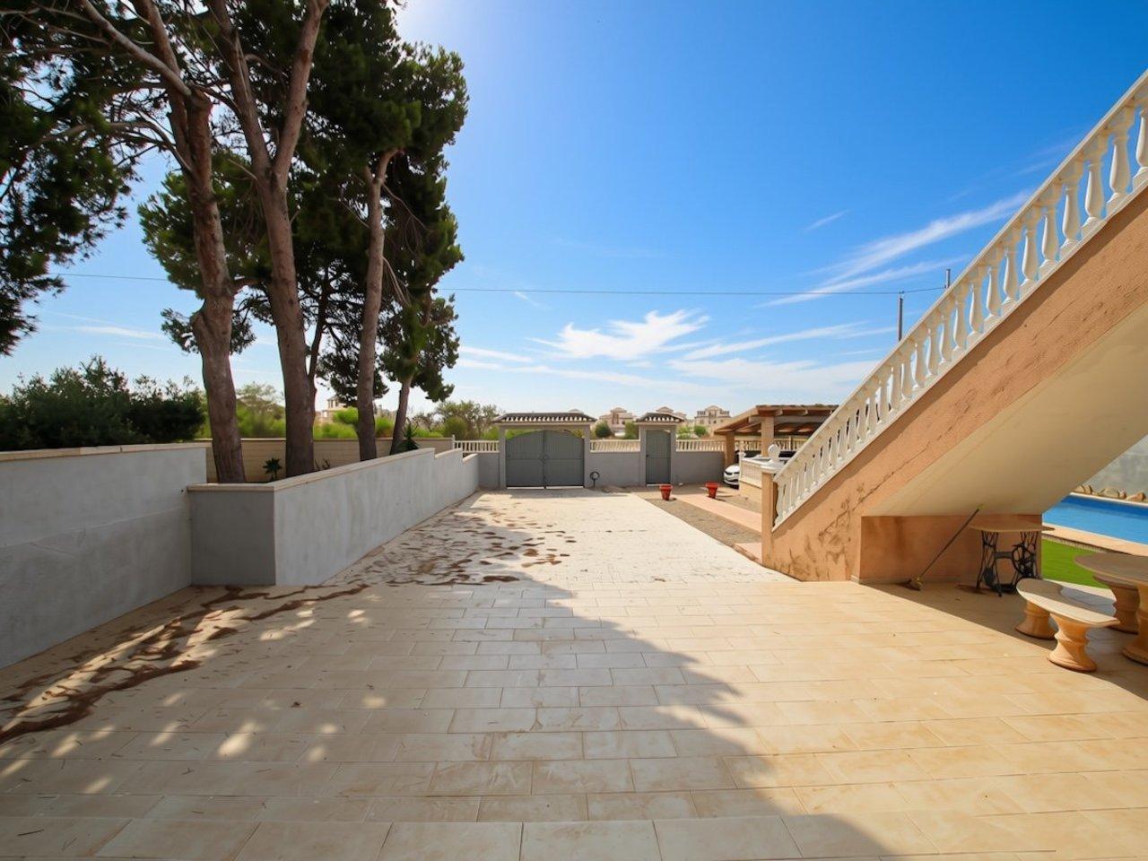 Villa en Venta en Orihuela