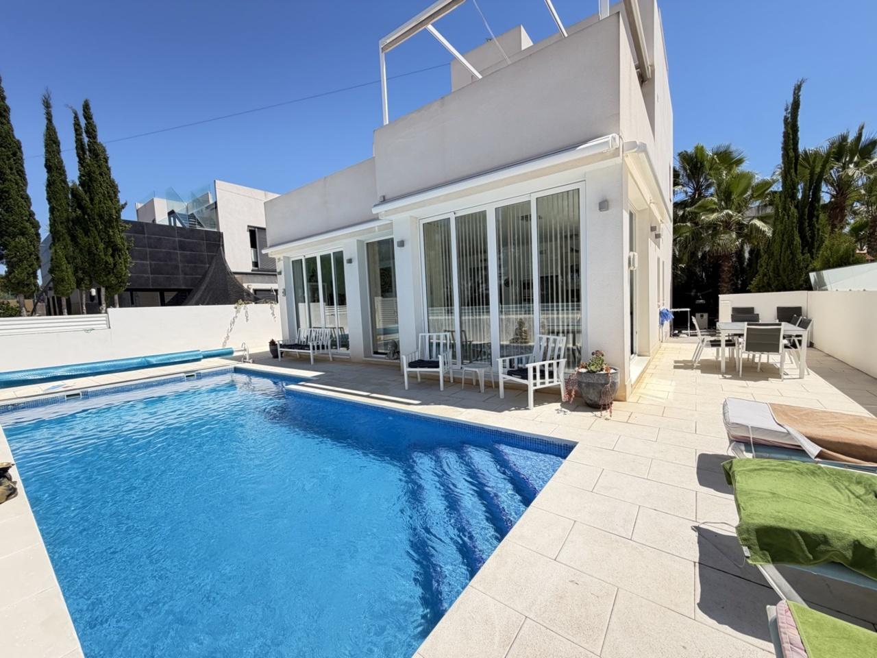Villa en Venta en Pilar de la Horadada