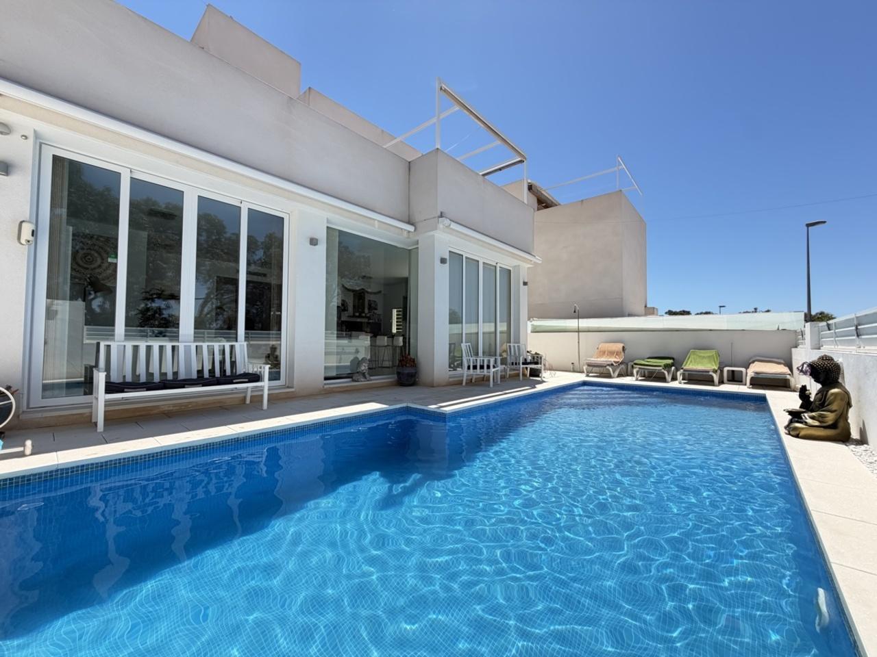 Villa en Venta en Pilar de la Horadada