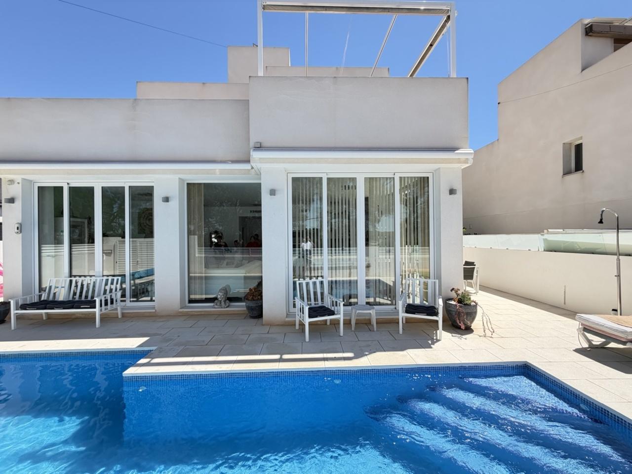 Villa en Venta en Pilar de la Horadada