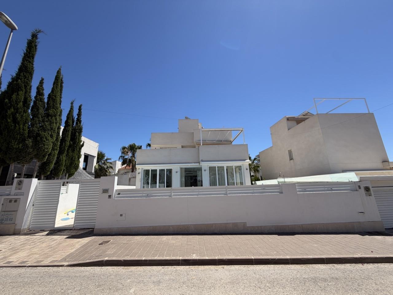 Villa en Venta en Pilar de la Horadada